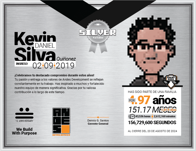 Diploma del Premio Silver otorgado a Kevin Daniel Silva Quiñonez (identificado con el pin 'Great Boss') reconociendo sus 4 a 5 años de liderazgo en el área de desarrollo de Andes. Muestra su retrato en pixel art y la insignia del 12º aniversario corporativo.